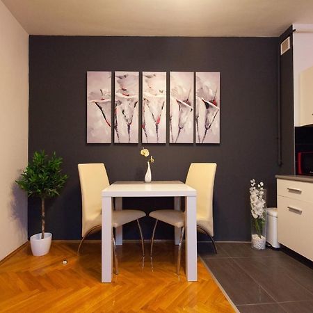 Apartman Aurelius - Private Parking Osijek Exterior photo