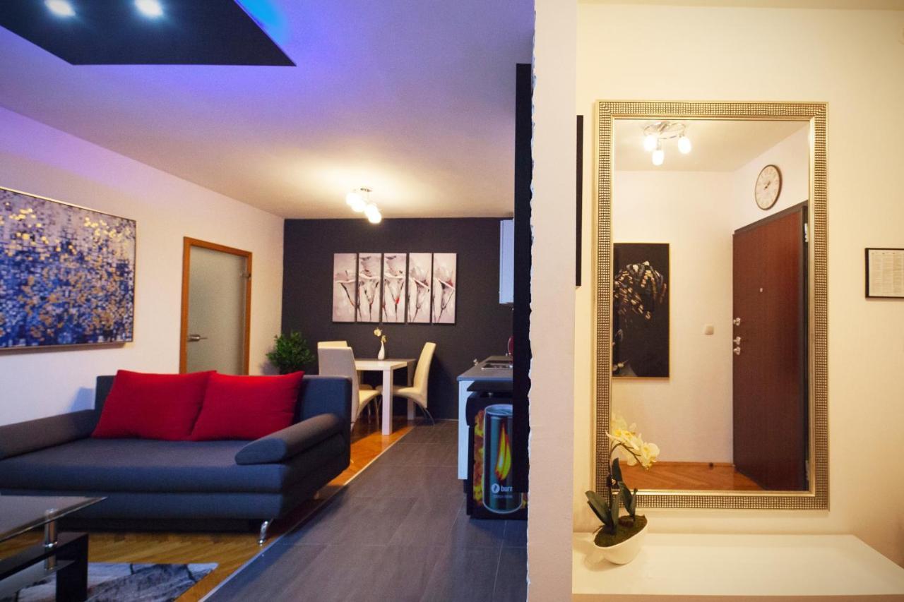 Apartman Aurelius - Private Parking Osijek Exterior photo